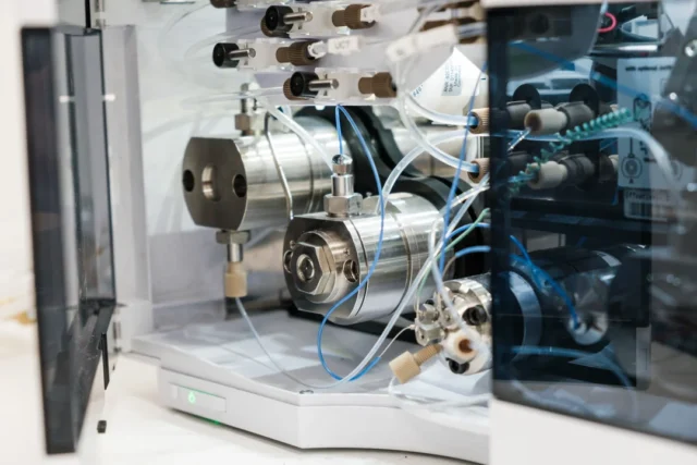 Binary Pump - Scientific Equipments